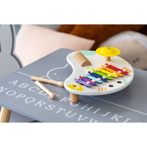 Zeneasztal hangszerekkel +18 hónap