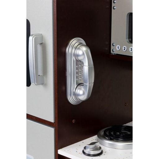 Fa gyerekkonyha szekrényekkel és hűtővel