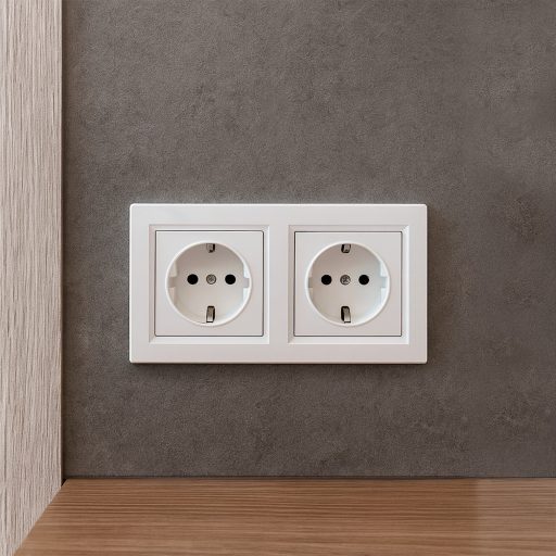 Nova kettős dugalj fehér kerettel