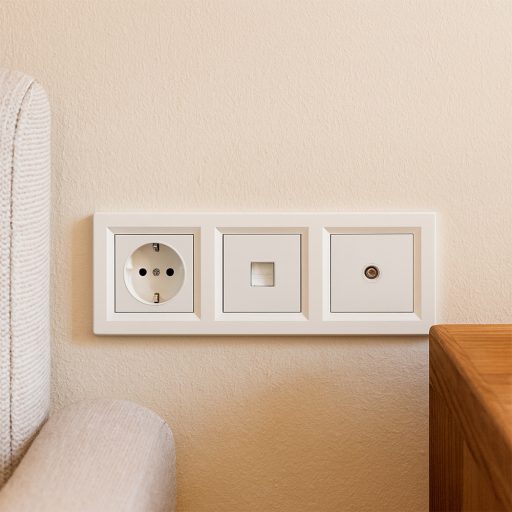 Nova dugalj, UTP, TV csatlakozóval fehér kerettel